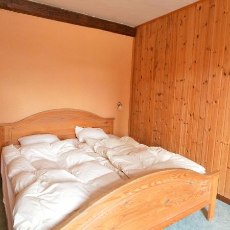Spacious Holiday Home In Teuven With Garden Екстериор снимка