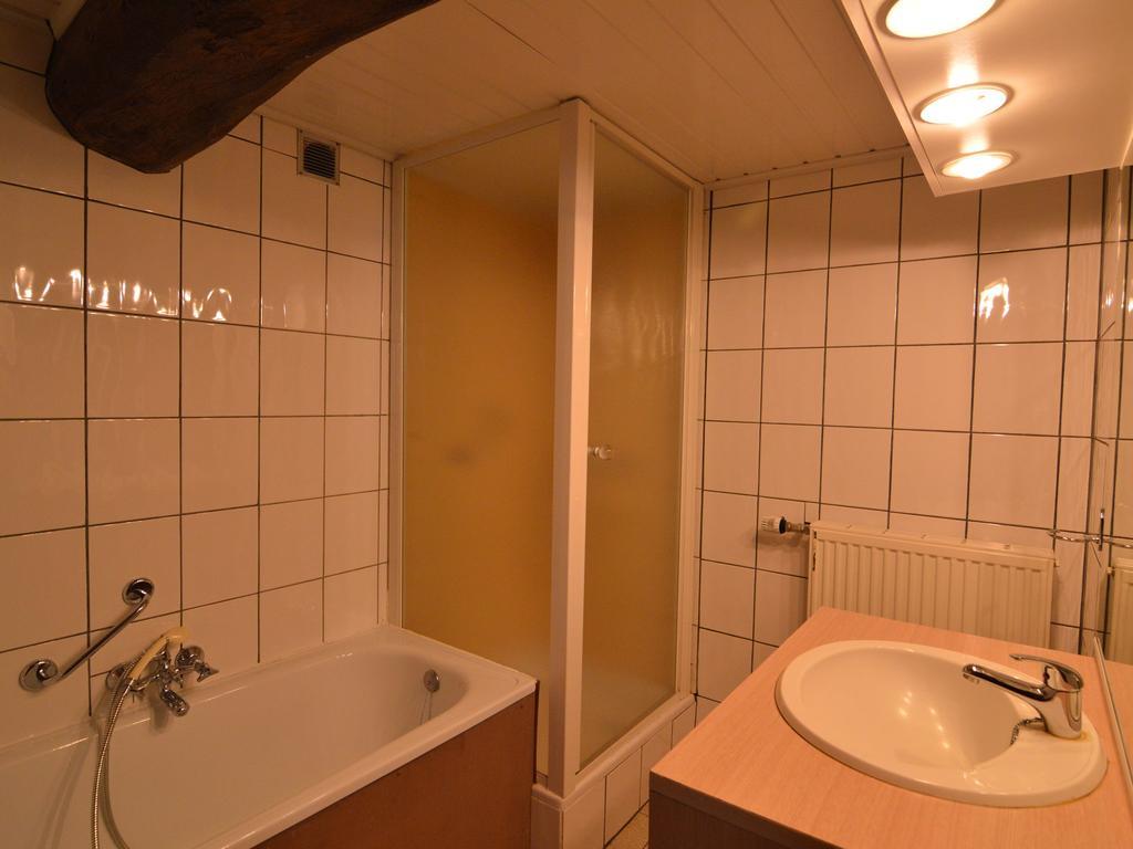 Spacious Holiday Home In Teuven With Garden Екстериор снимка